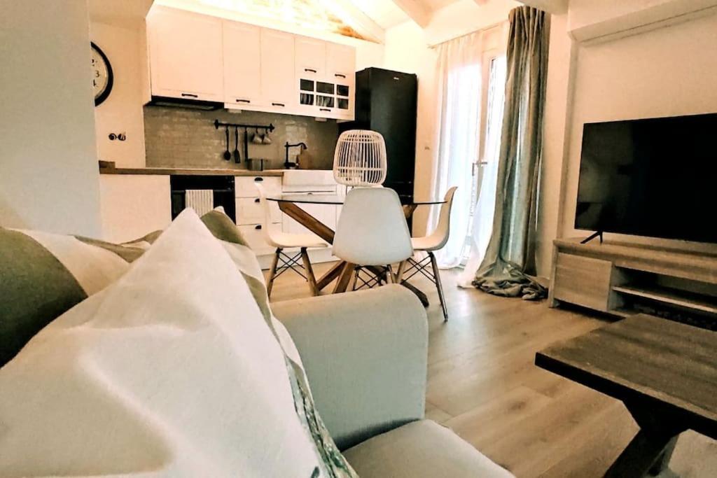 Plane Tree House * Proti